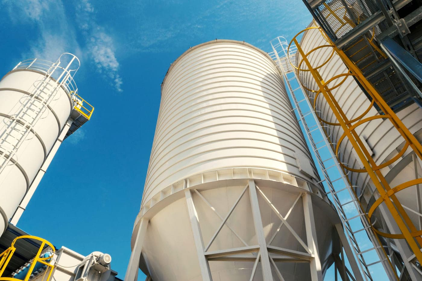Industrial plant with pipework and process equipment
